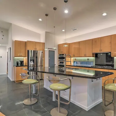 Palm Springs Home With Mountain And Golf Course Views